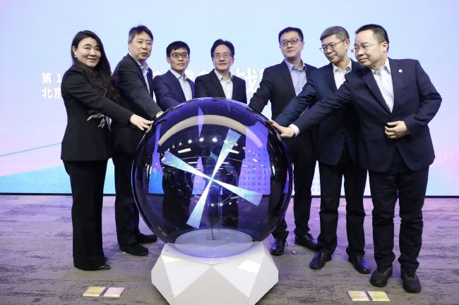 他的舌头伸进我的下面免费观看